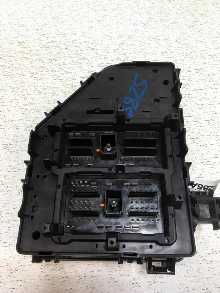 2013-2014 GMC Acadia Engine Fuse Box Assembly OEM