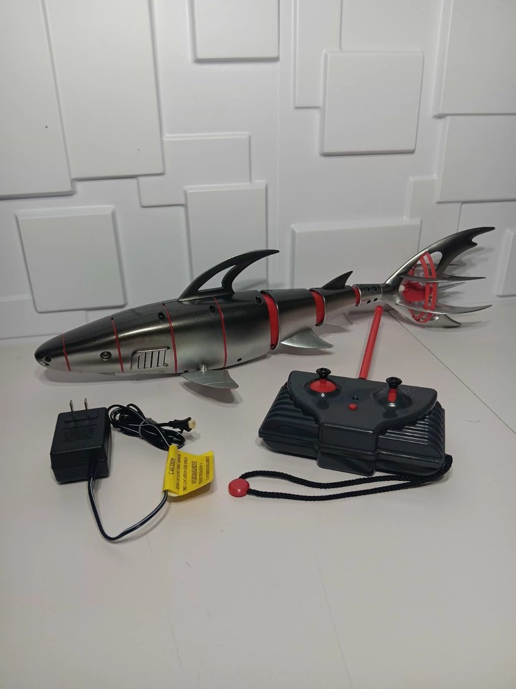 Swimways Cyborg RC Shark With Remote Control 2005 Very HTF (READ DESCRIPTION)