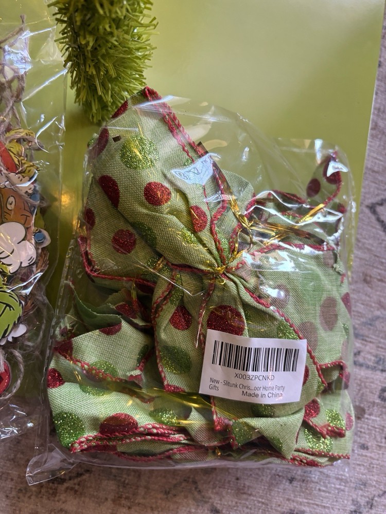 5 Ft Pre Lit Grinch Christmas Tree And Coordinating Decorations !