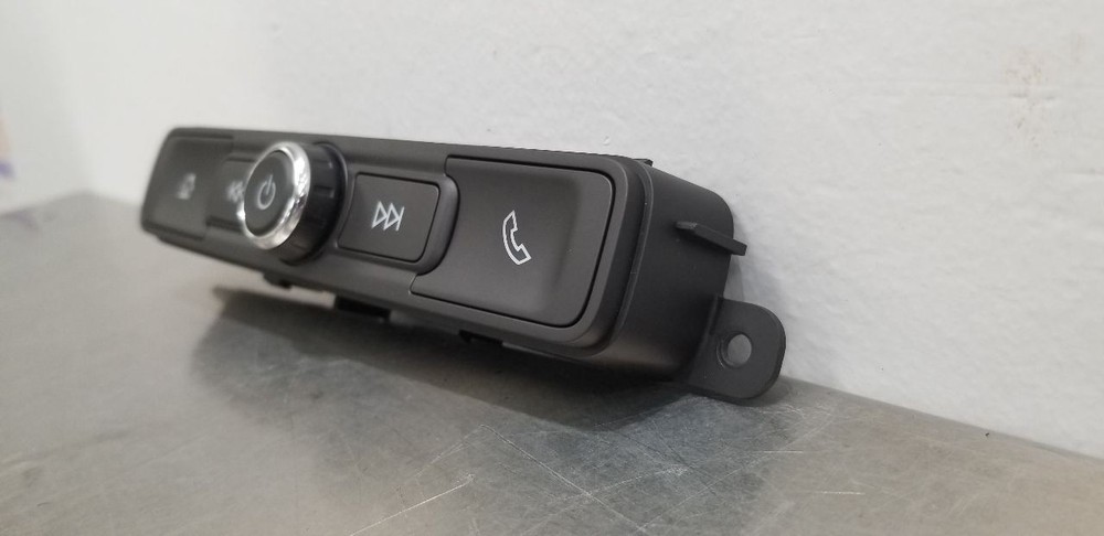 25 CHEVY SILVERADO 1500 RADIO AUDIO CONTROL PANEL 42565560