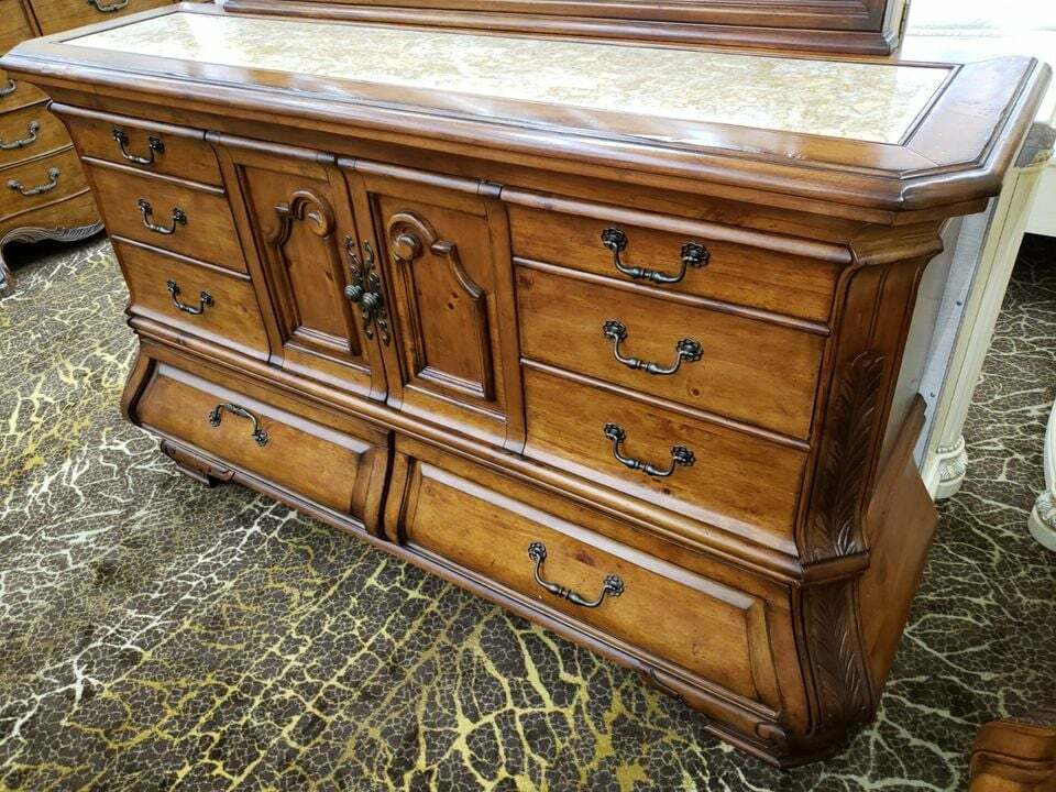 AICO by Michael Amini Tuscano 5PC queen size bedroom set