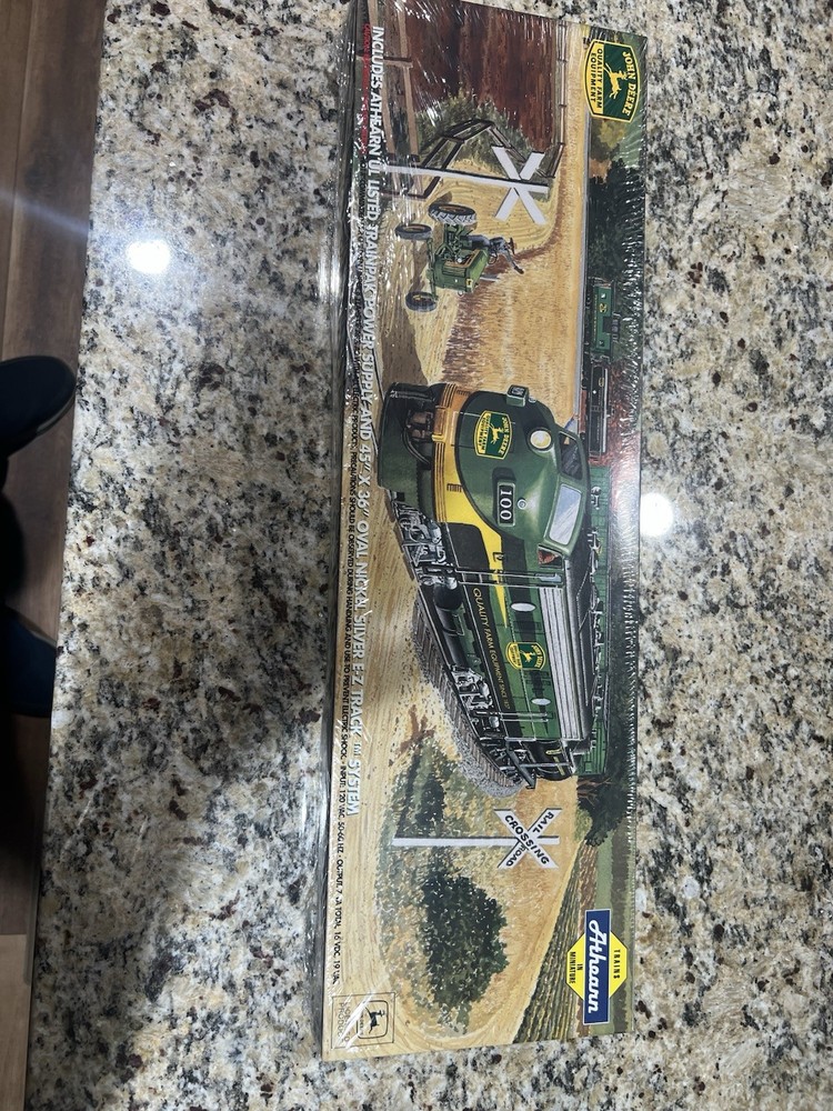 John Deere Train Power Supply and 45x36 Silver E Track New In Box