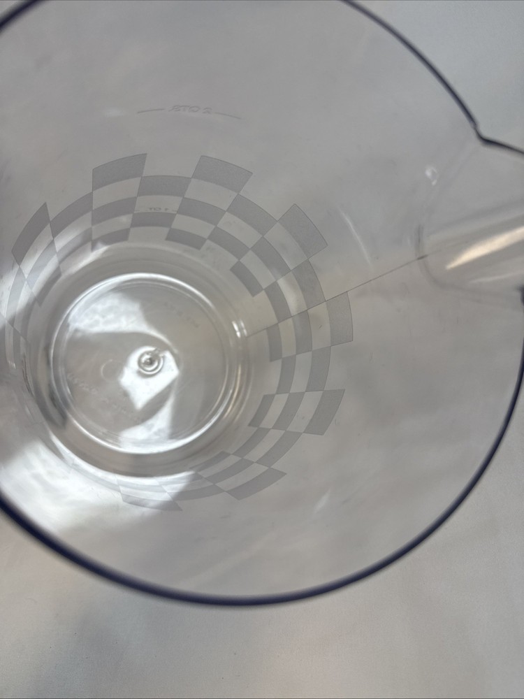Pampered Chef Quick Stir 2 Quart Clear Pitcher Checker Board Pattern White Lid