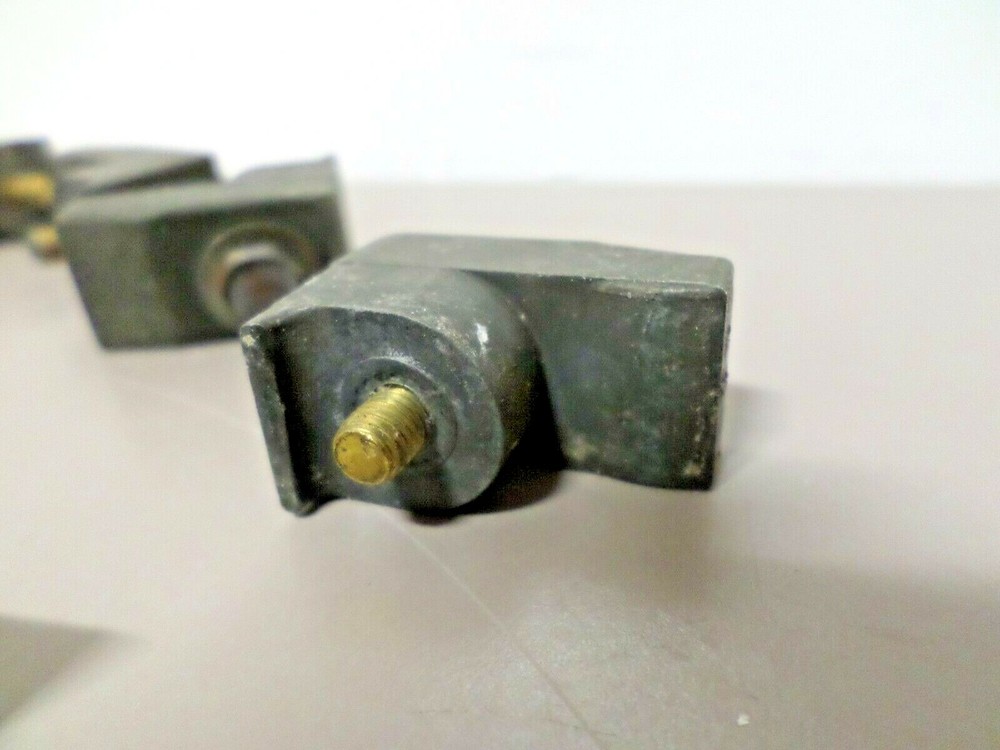 10 - FG2000B Flash Guard L-865 Globe Assembly Hold Down Tabs