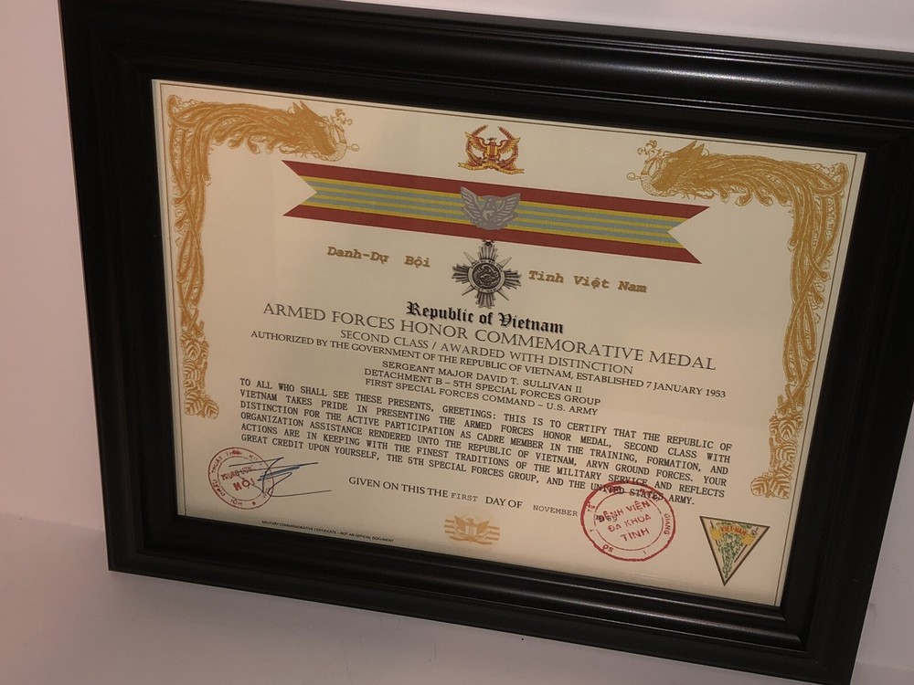 VIETNAM ARMED FORCES HONOR COMMEMORATIVE MEDAL /2nd Class w-Device ~ Certificate