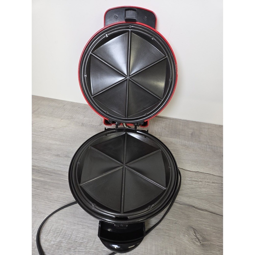 Black and Decker Quesadilla Maker Model #QM1088 Locking Lid Removable Drip Tray
