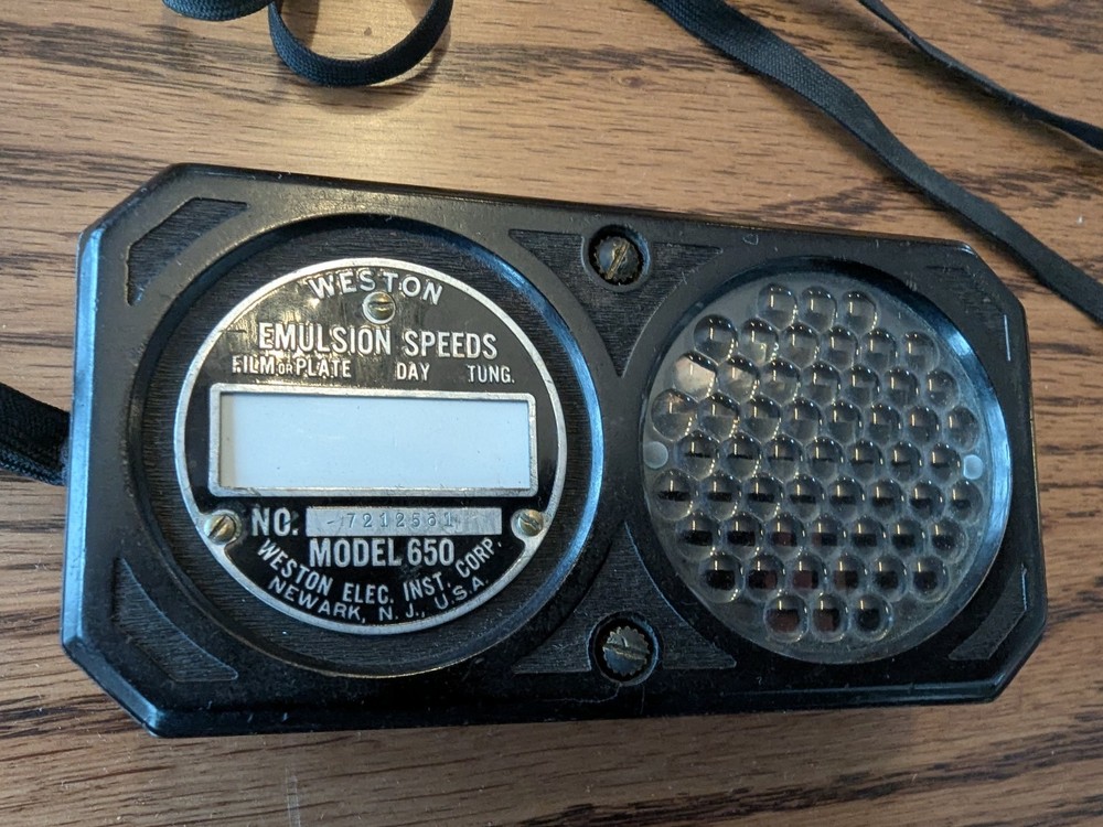 VINTAGE WORKING WESTON UNIVERSAL MODEL 650 EXPOSURE LIGHT METER