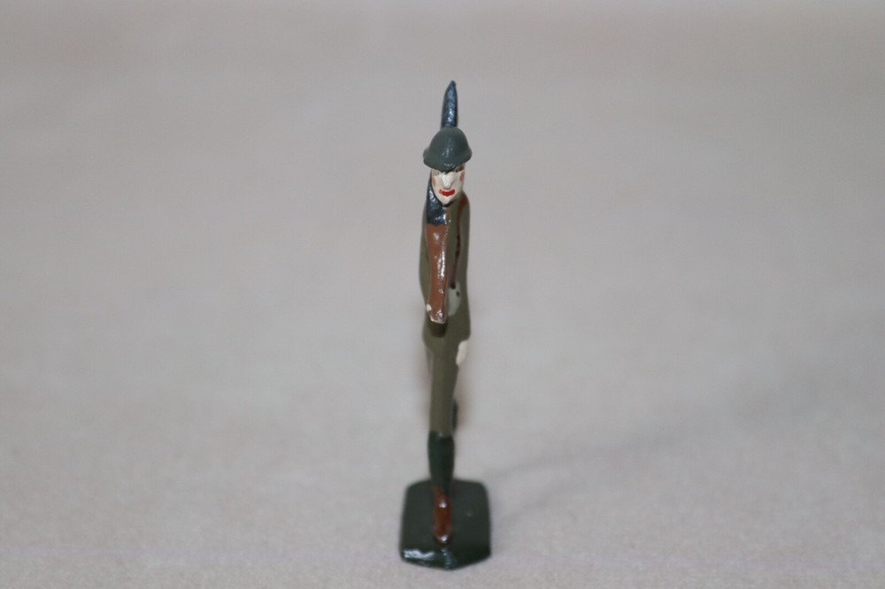 Lead Foreign Soldier Marching Figure ~ Modern
