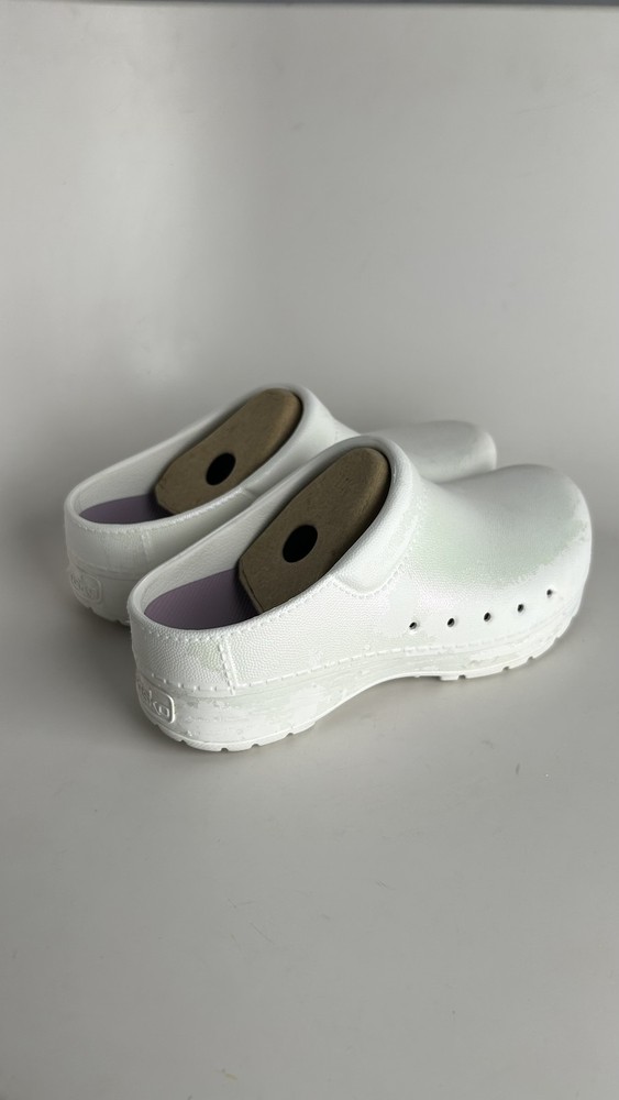 Dansko Kane Molded Pearl Iridescent Clogs Size 38 Eu