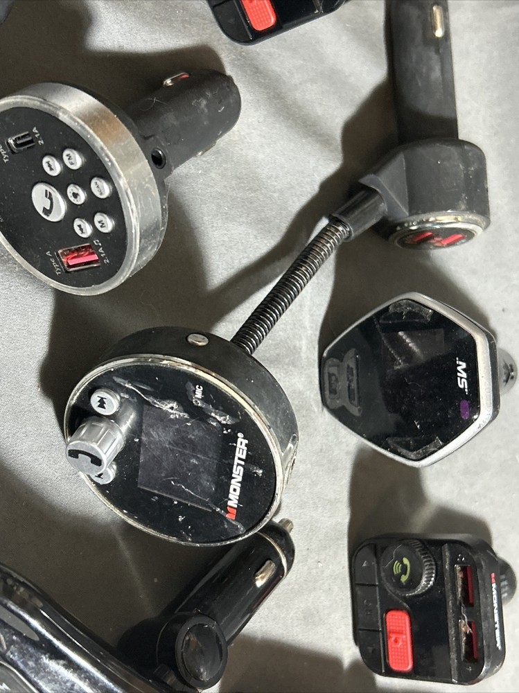 LOT OF BLUETOOTH TRANSMITTERS (UNTESTED) MONSTER - MS - BRACKETRON - AUTO DRIVE