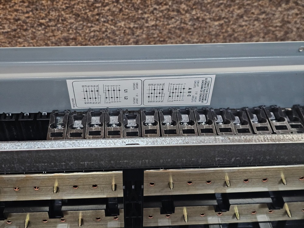 Square D Panelboard Interior NQ 3-Phase 4-Wire Circuit Configuration Aluminum