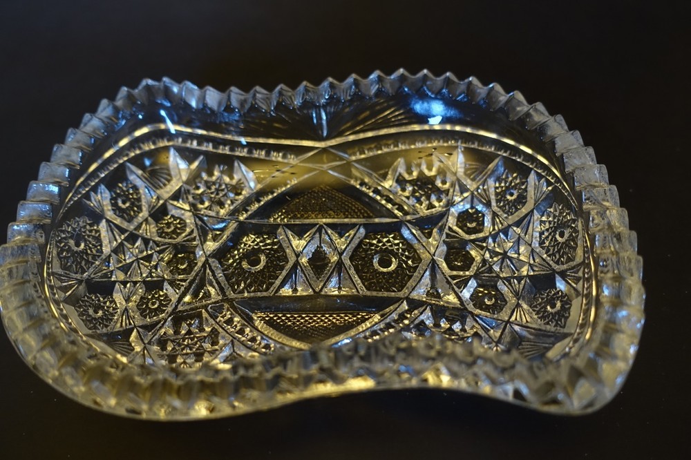 TT52 EAPG PRESSED GLASS WAVY SHAPE DISH 6"