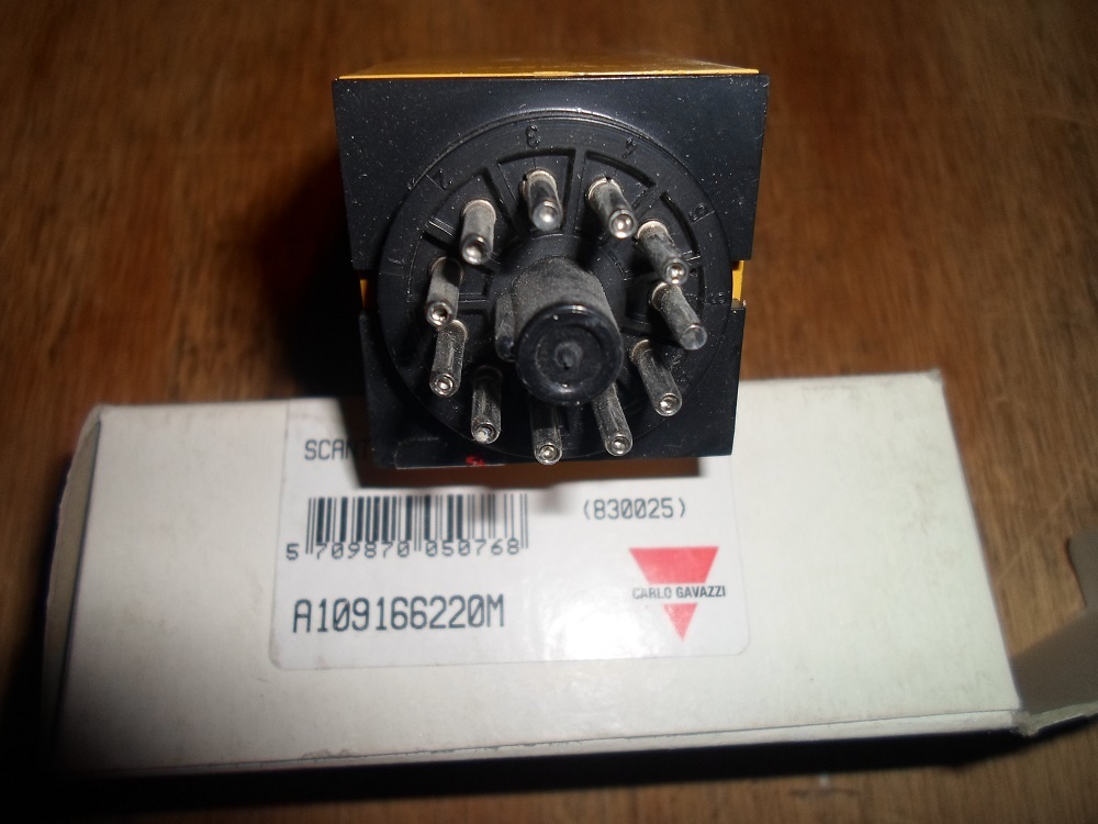 CARLO GAVAZZI A109166220M MULTI FUNCTION TIMER (NEW IN BOX)