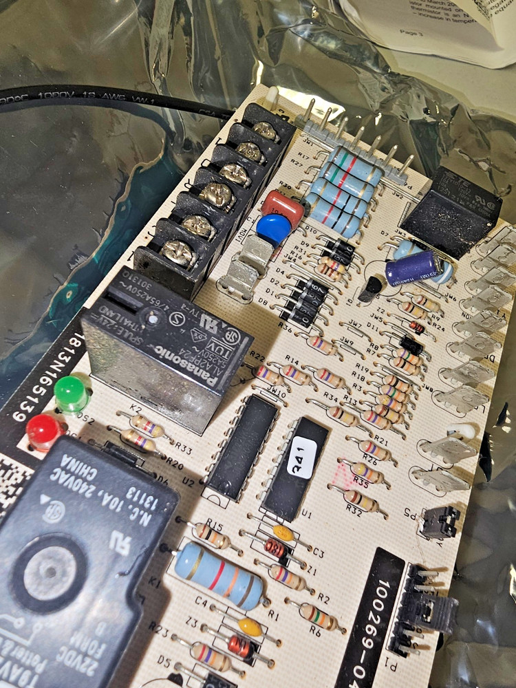 Lennox 16V38 - Defrost Board Control (BARELY USED)