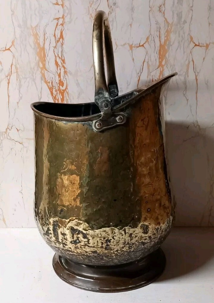 Antigue Large Brass/copper Coal Scuttle Hammered  With Swing Handle Circa 1900s.