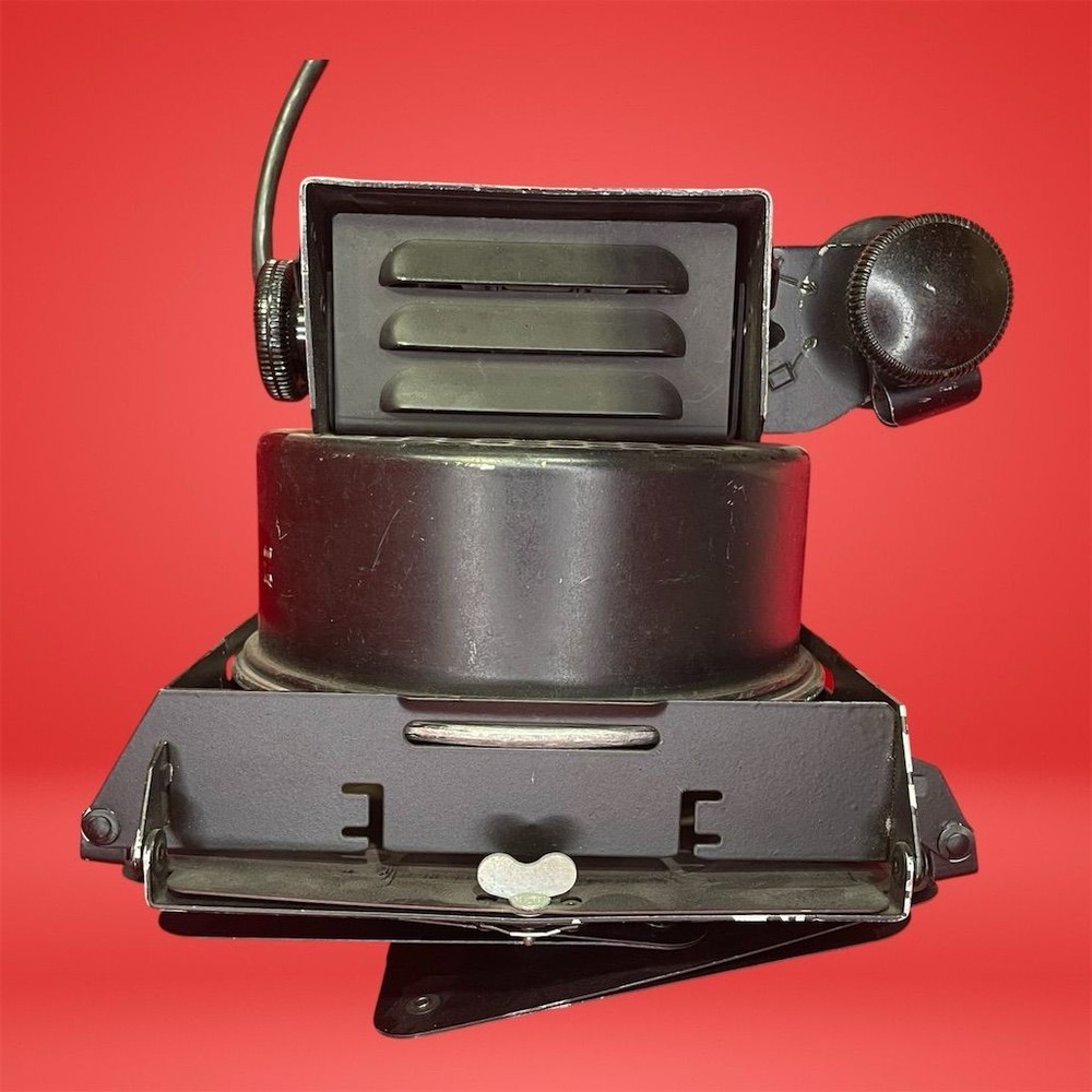 Lowel DP Professional Studio Light with Adjustable Barn Doors No Bulb