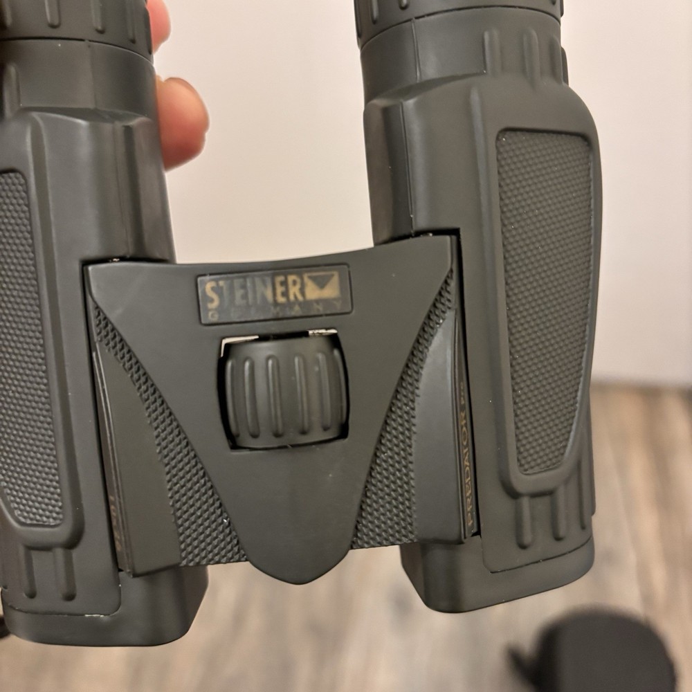 Steiner Predator Pro 10x26 Binoculars with Case