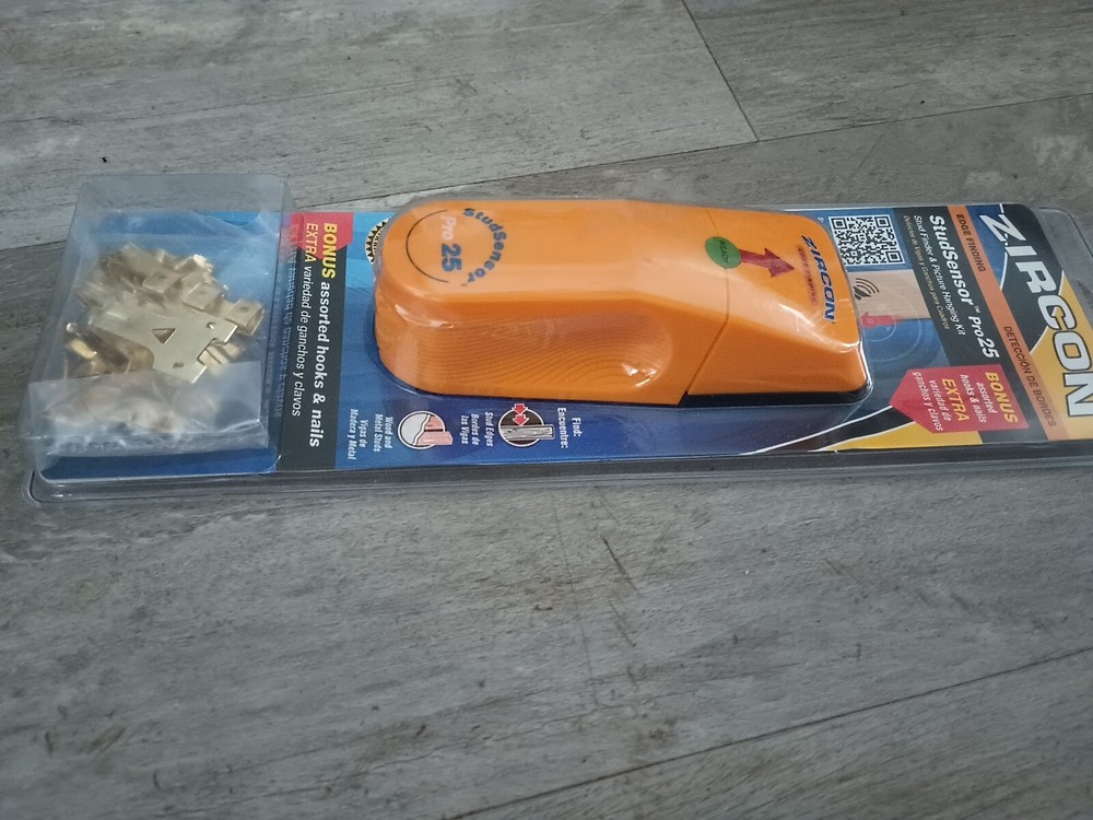 Zircon StudSensor Pro25 Stud Finder & Picture Hanging Kit w/ Assorted Hooks NEW