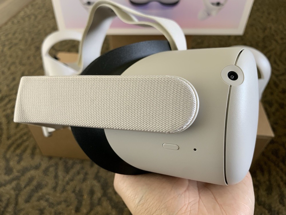 OCULUS QUEST 2 VR HEADSET 64GB **MINT CONDITION**