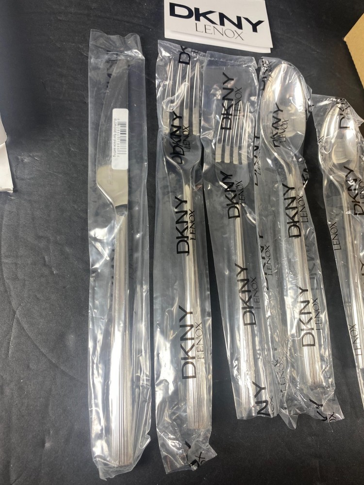 DKNY Eldridge 5-Piece Cutlery Set – Stainless Steel Flatware Silverware