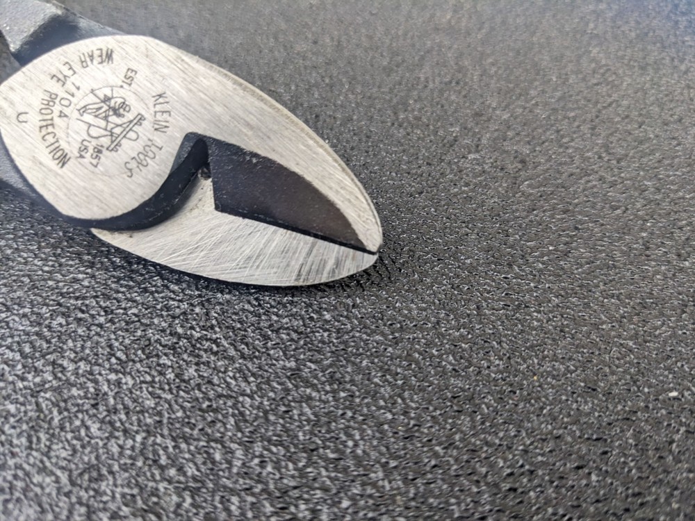 #bn098 Klein Tools Shears BX Cable Cutters Compact Lightweight Design