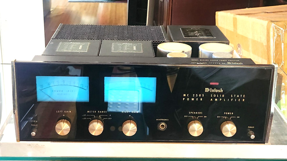 McIntosh MC 2505 solid state power amplifier