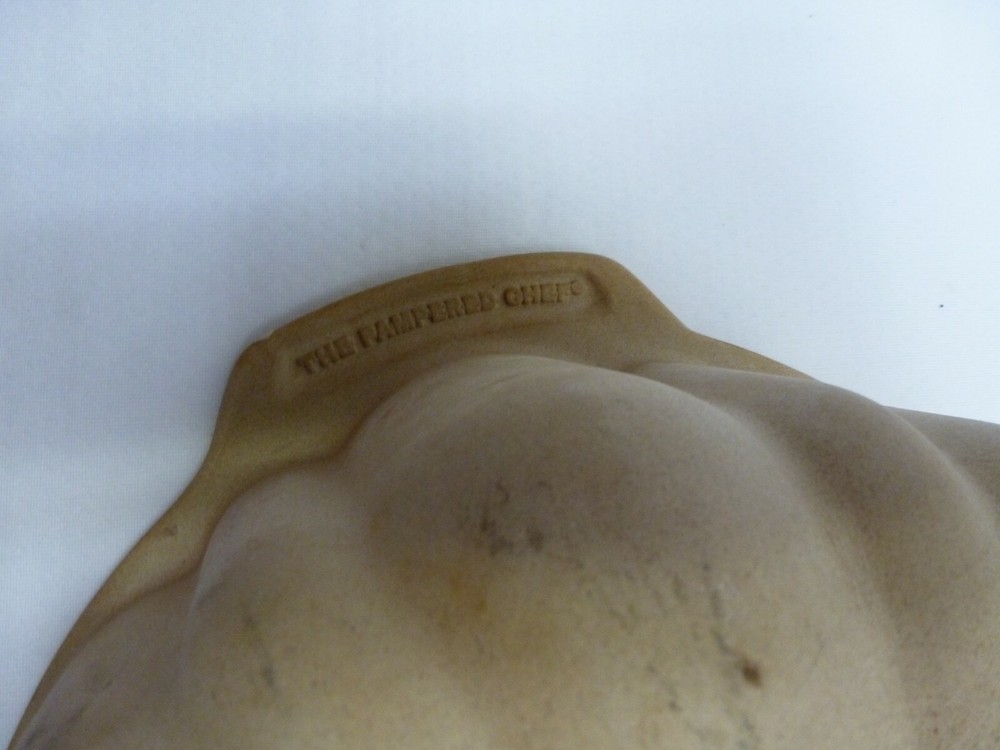 Pampered Chef Stoneware Cake Baking Pan Seasoned