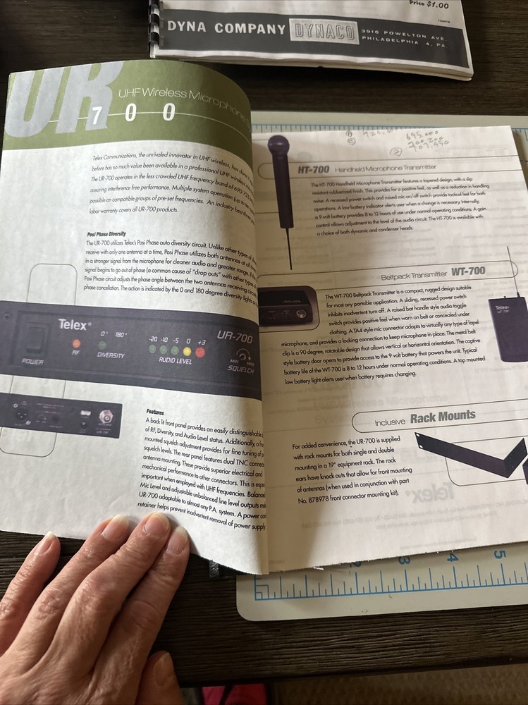 TELEX UR 700 UHF wireless microphone Manual Copy