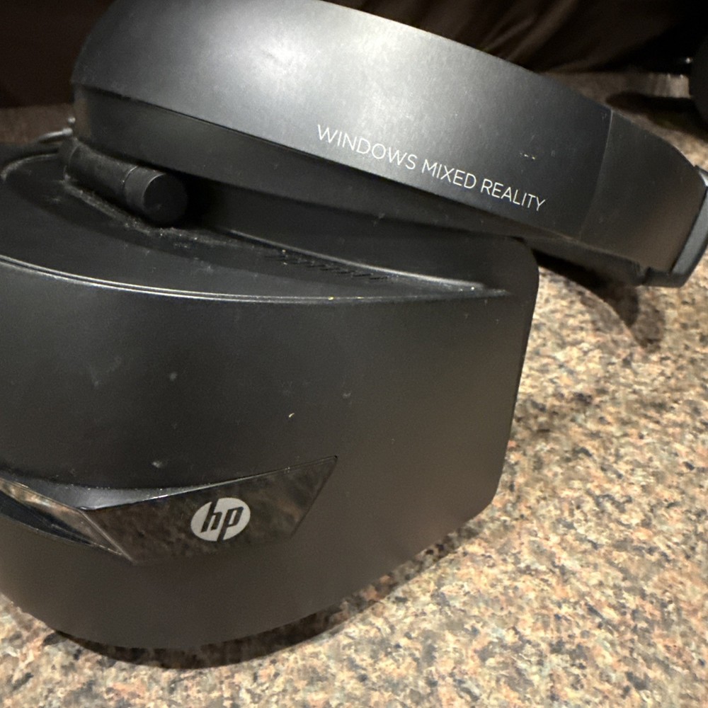 HP Windows Mixed Reality VR Headset Developers Edition - Cable & Controllers