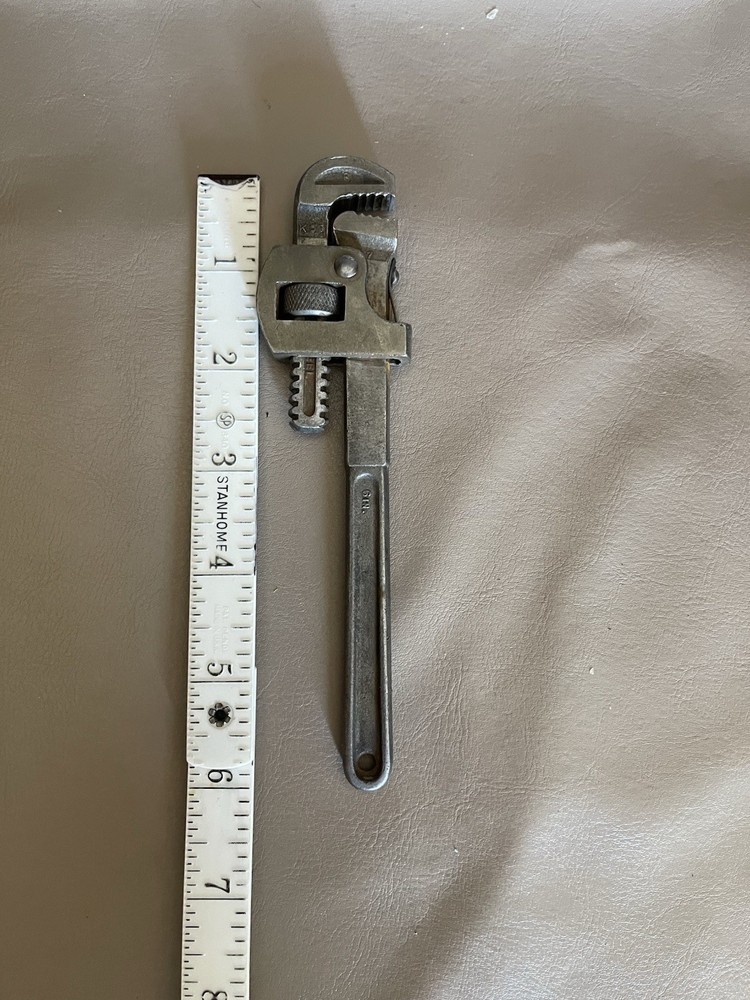 Vintage 6 Inch Adjustable Pipe Wrench (E28)
