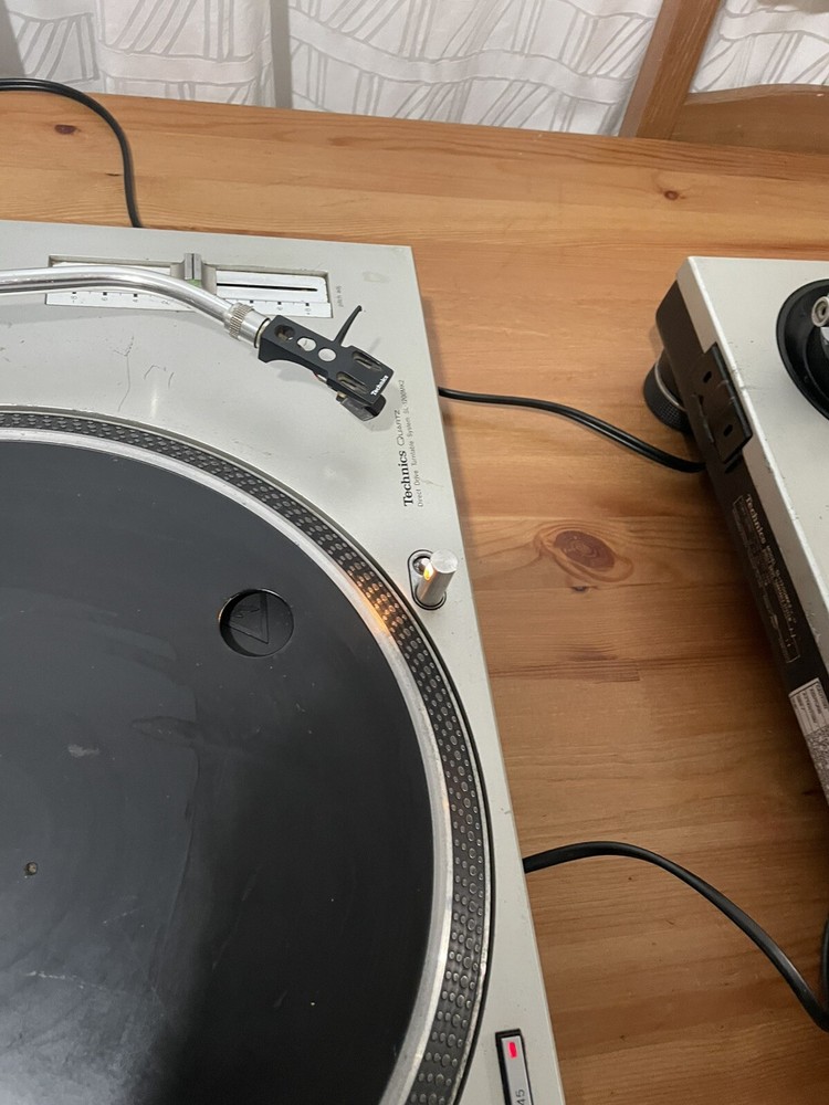 2-Technics SL-1200MK2 DJ Turntables - Silver