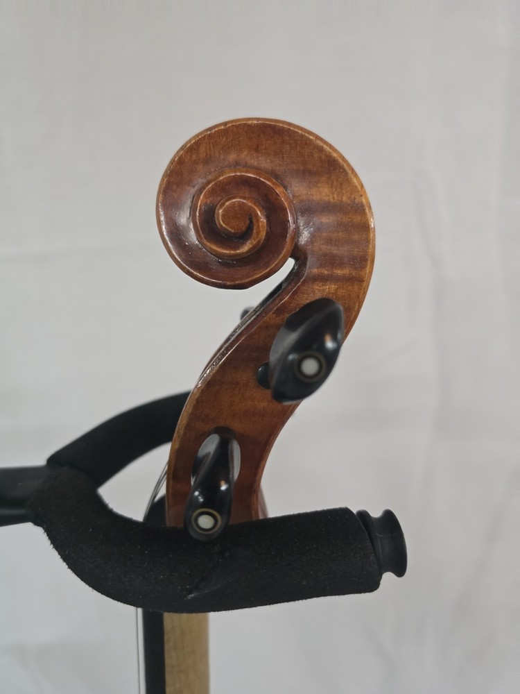 Amati's Fine Instruments Model AFV-017 4/4 Violin with Bow & Case