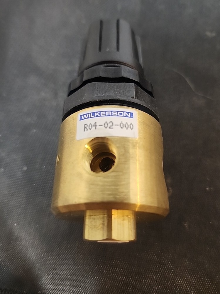 WILKERSON REGULATOR R04-02-000. Brass NOS