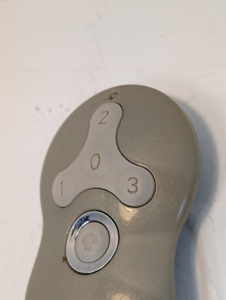 Hunter OEM Ceiling Fan Remote Control Transmitter 99123 Works - New Battery