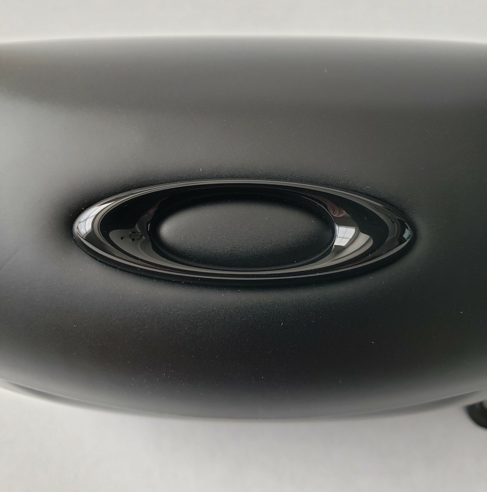 Oakley Split Shot Clamshell Sunglasses Vault Case with Clip Black Authentic