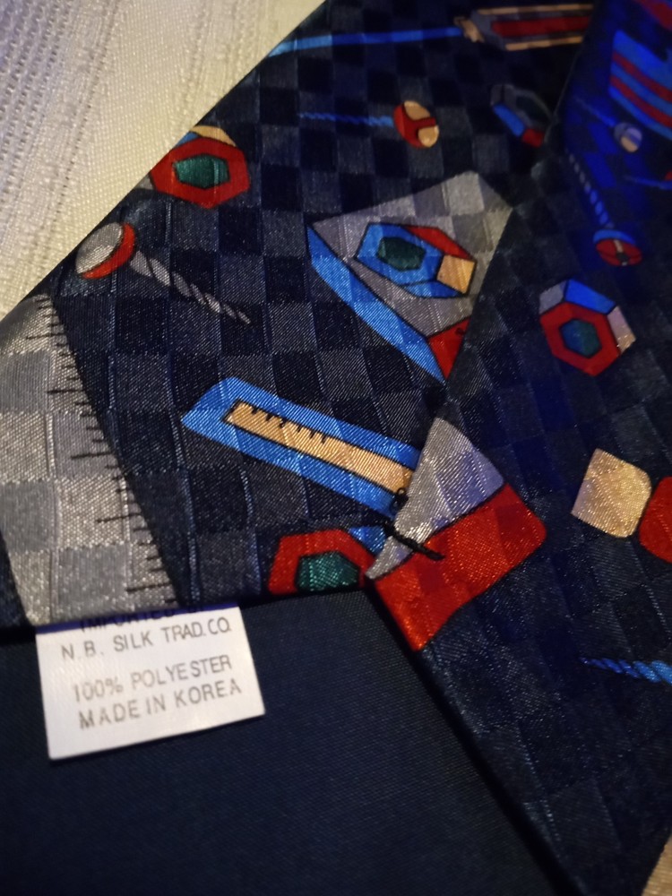 MENS NECKTIE WITH FUN TOOL PATTERN