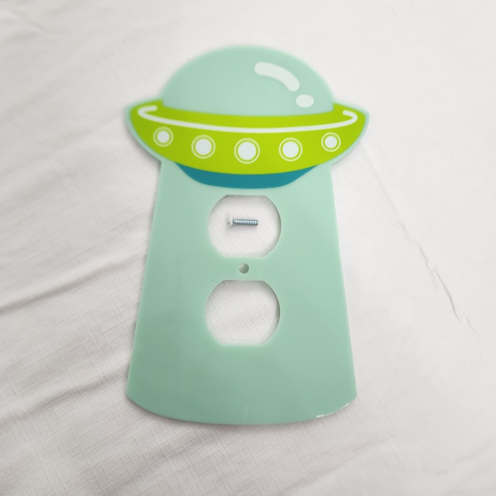 UFO Wall Socket Decorative Faceplate Standard Outlet Green Plastic