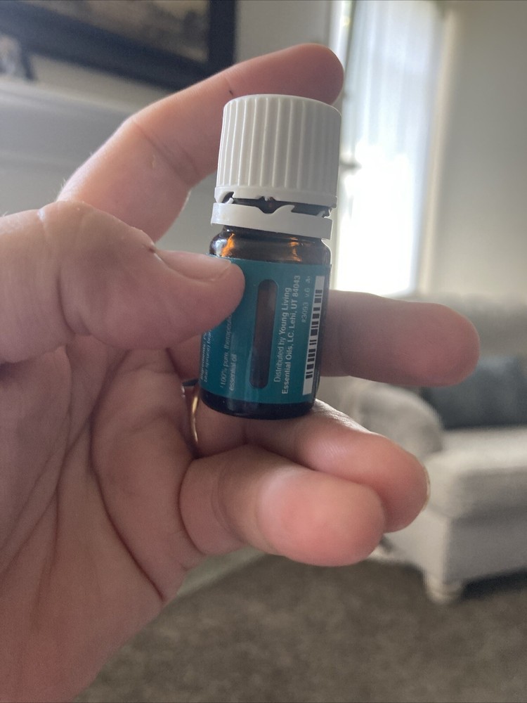 Young Living Idaho Blue Spruce (5 ml) - Open Full