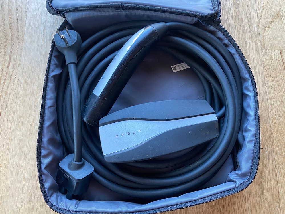 Tesla charger 2017 - 2024 Model 3 Y long range performance standard charge cable