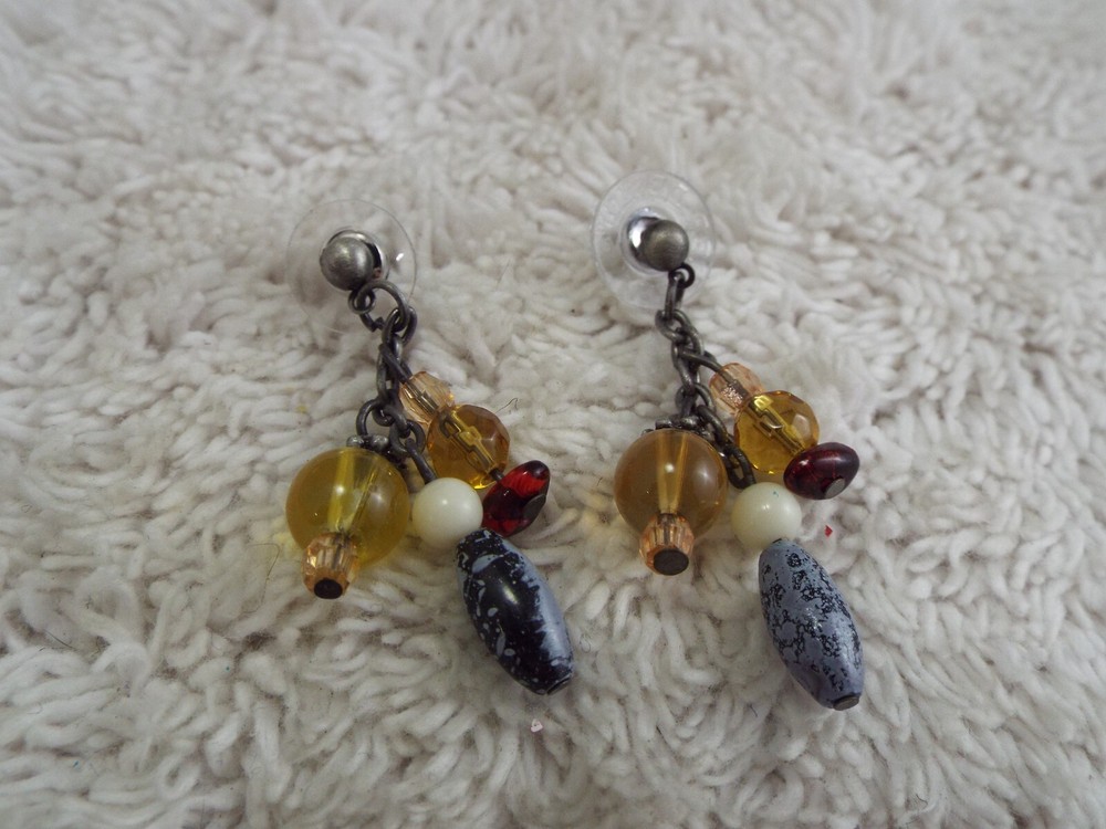 Silvertone Yellow Blue Bead Pierced Earrings (B53)