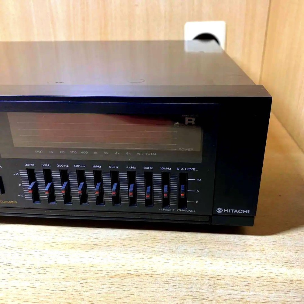 HITACHI Lo-d HGE-22 9 Band Graphic Equalizer USED