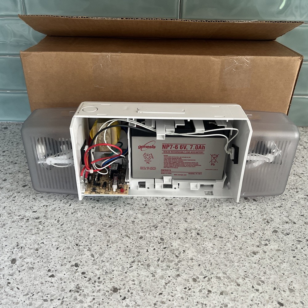 Lightolier Emergency Light E1 Series Model E118LT9W (Read Description)