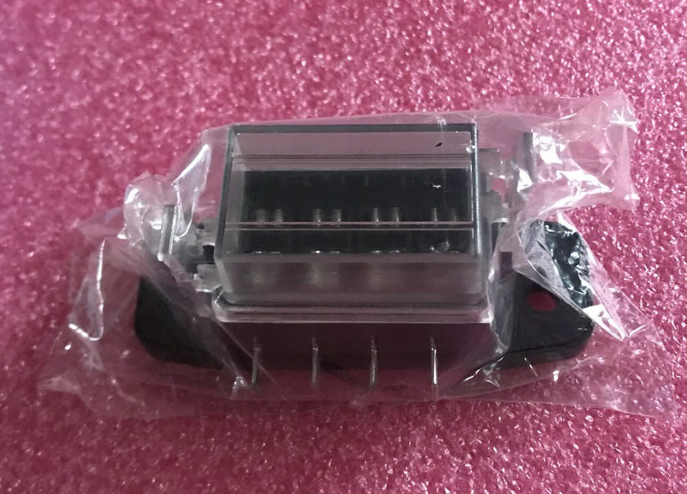 Automotive Fuse Box 46070 4 Pos