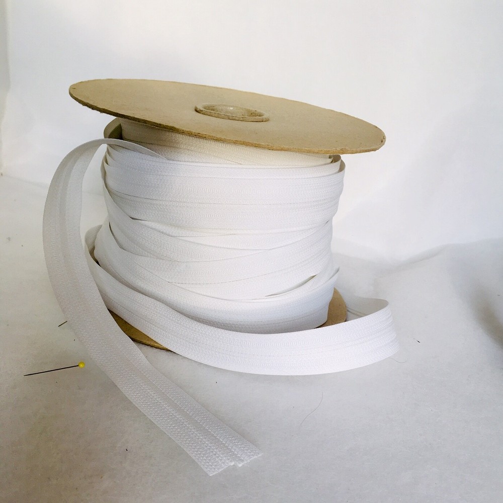 Infinity Slide Zipper Spiral 3mm Meter Bed Linen, White Cushion