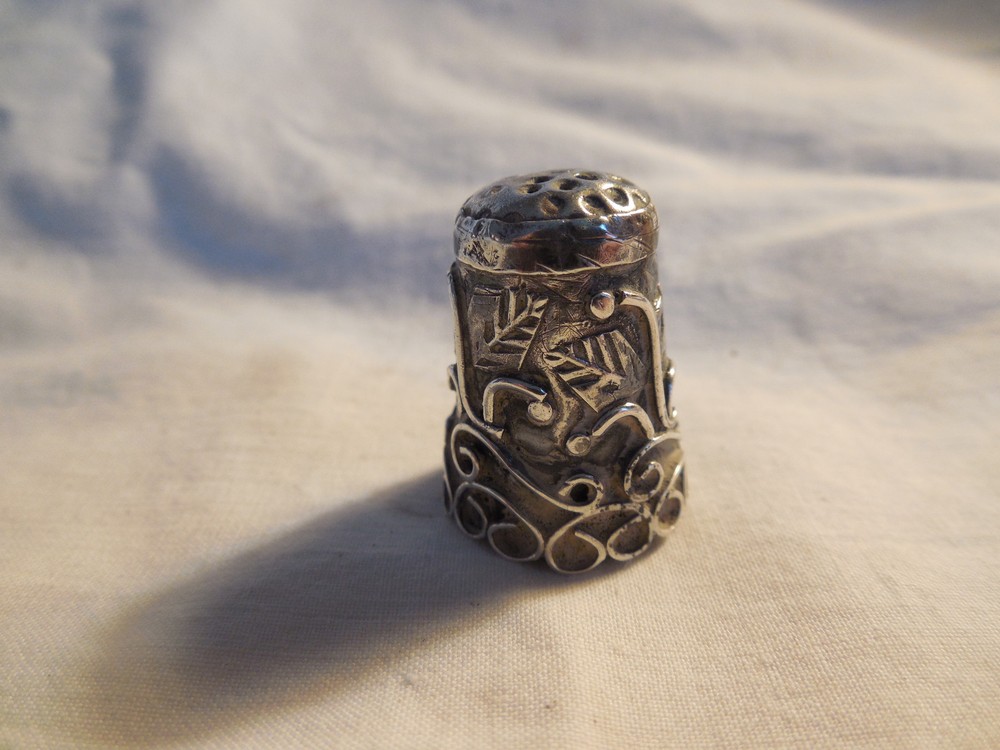 Vintage Taxco sterling silver thimble leaf design