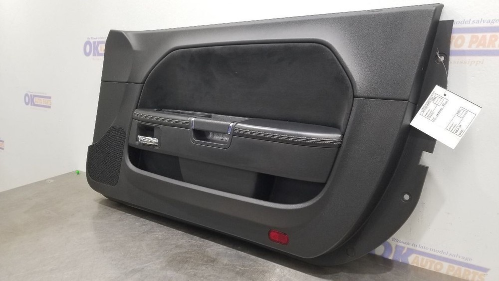 09 DODGE CHALLENGER SRT8 INTERIOR DOOR TRIM PANEL RIGHT PASSENGER BLACK