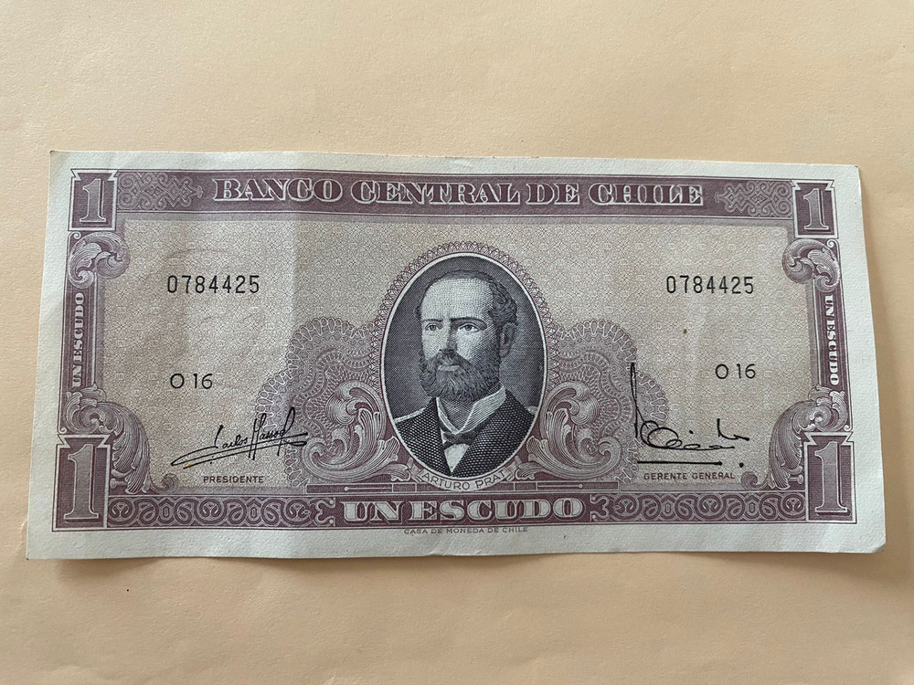 Lot of old Chilean banknotes
