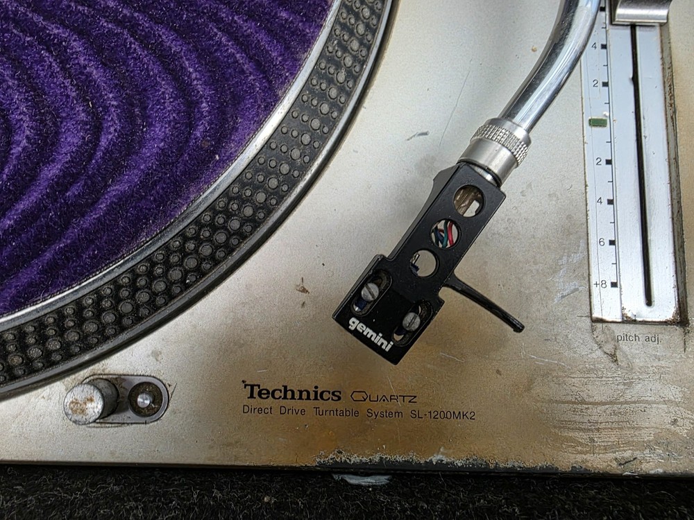 2 technics sl-1200mk2 dj turntables