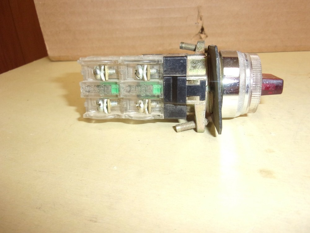 Red 2 Position Selector Switch M6650R406 , used