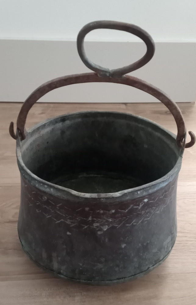Antique Copper Pot w/Handle